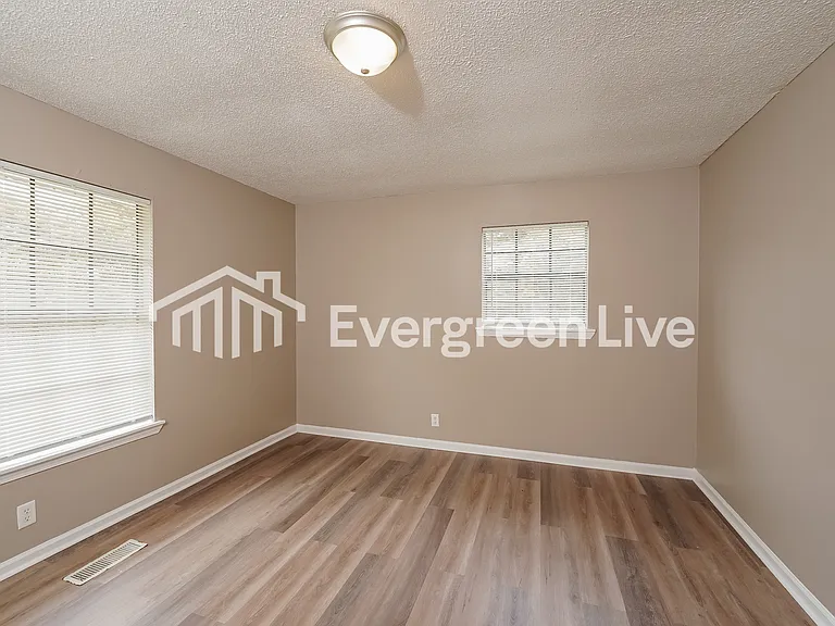 104 Hatch Dr — Photo 10