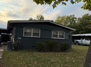 615 S Riverview Ave, Derby, KS 67037