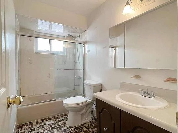 5th image of 440 Sfafford Ave #1