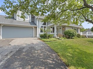 14157 Waters Edge Trl, New Berlin, WI 53151