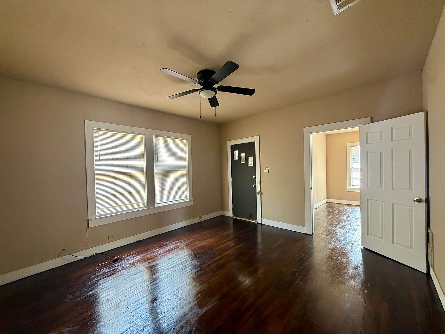 Single Family Home *Leasing Special Available* — Photo 3