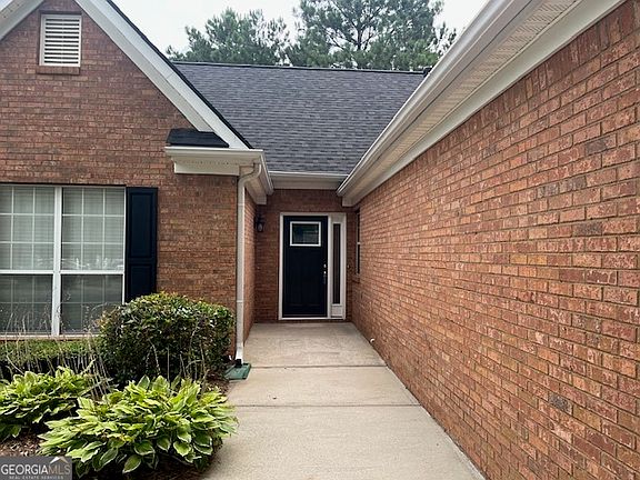 3rd image of 36 Saratoga Pl