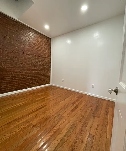 561 E 26th St #3F — Photo 4