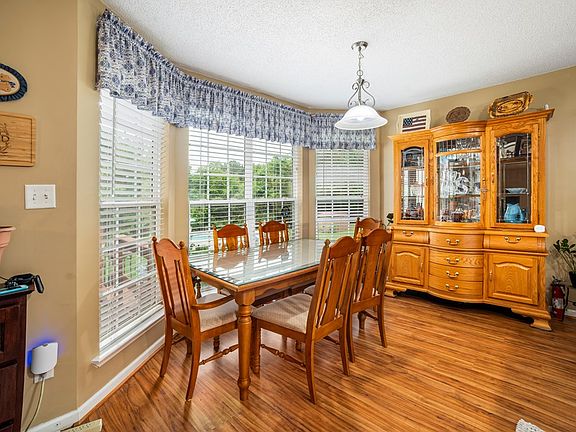 4th image of 1110 Thornton Rd