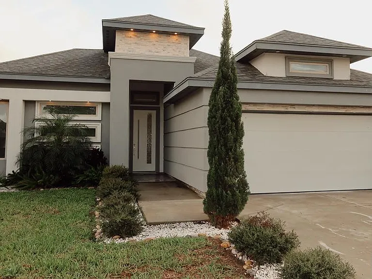 2428 San Marino Dr — Photo 1