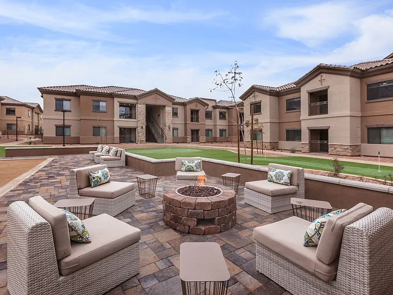 Fire pit & lounge area