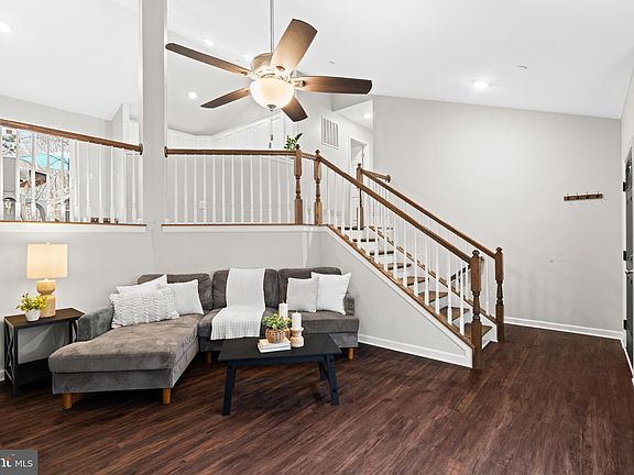 5th image of 204 Pine Cove Ln