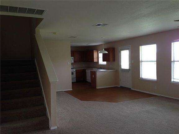 4th image of 204 McCarthur Dr