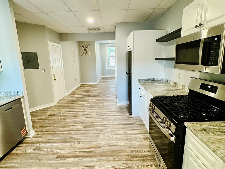 7 W Main St #7 — Photo 5