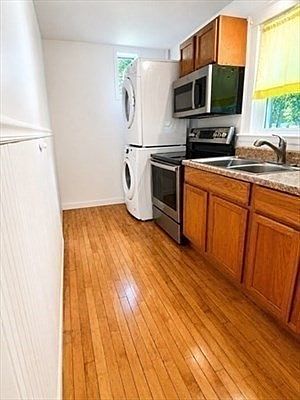 4th image of 21 Bicknell St