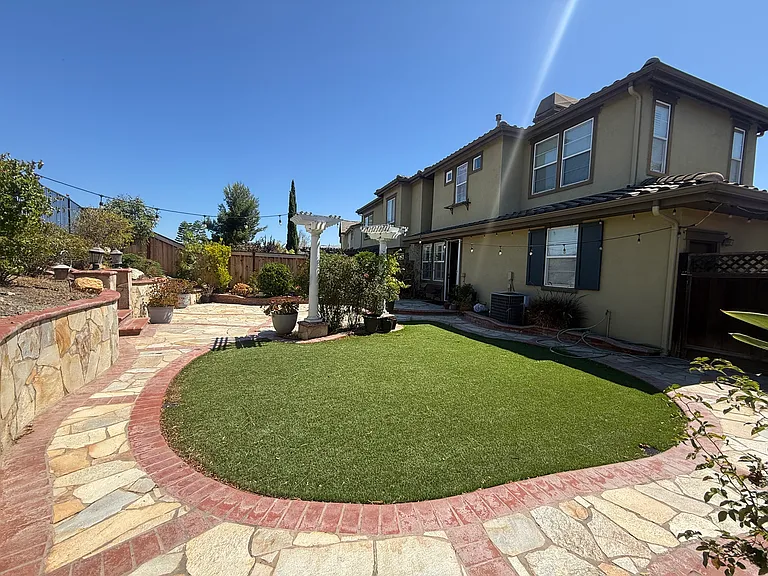 1176 Thornbury Ln — Photo 16