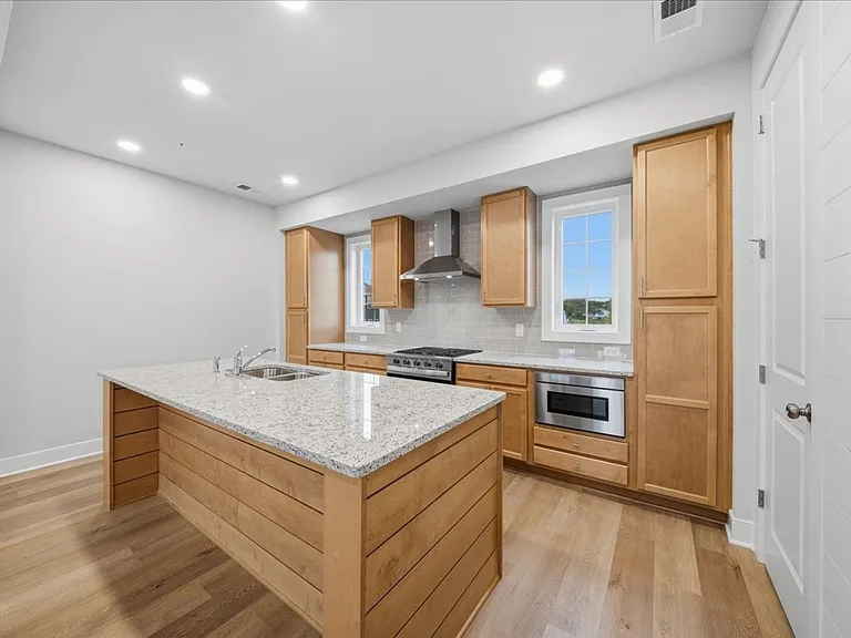 505 Freeman St — Photo 10