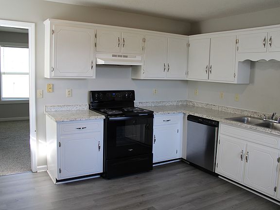 4th image of 581 Kathryn Ct