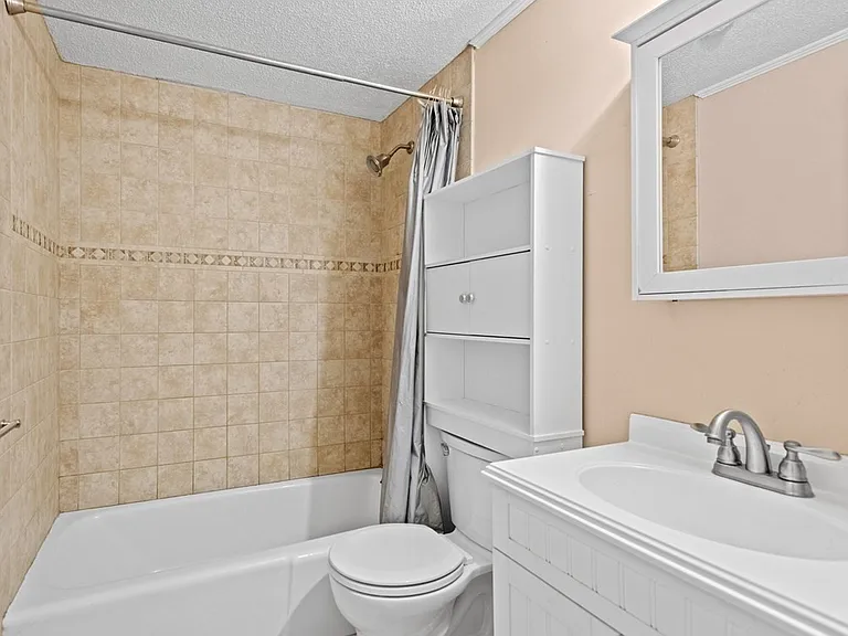 131 Creek St #5 — Photo 19