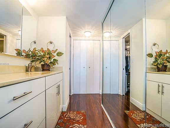 3rd image of 1901 Brickell Ave APT B2110