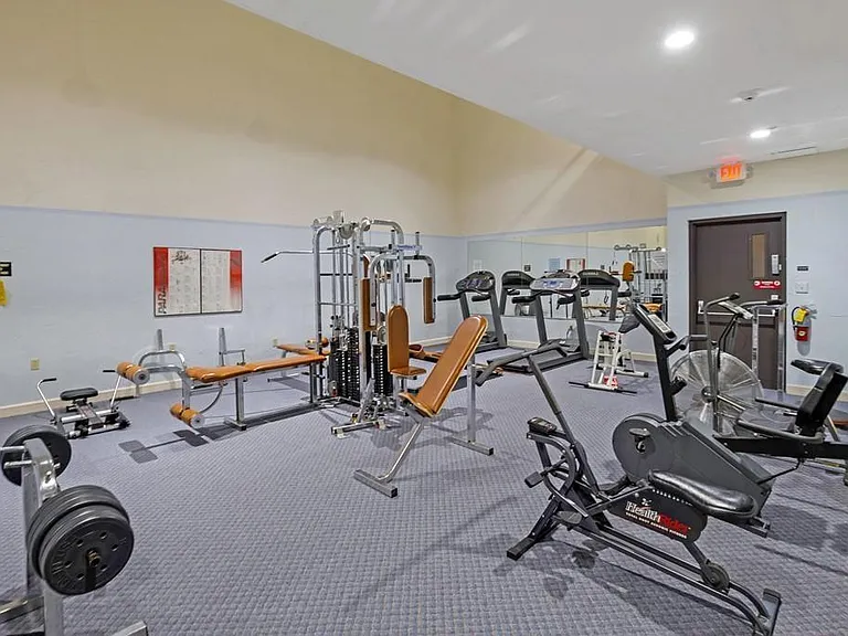 180 Green St #204 — Photo 16