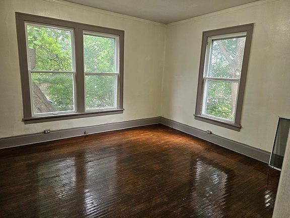4th image of 901 Ashland Ave #1