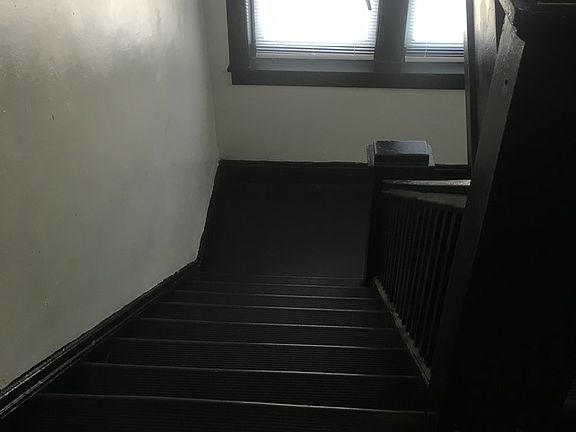 3rd image of 1944 E 75th St APT 402
