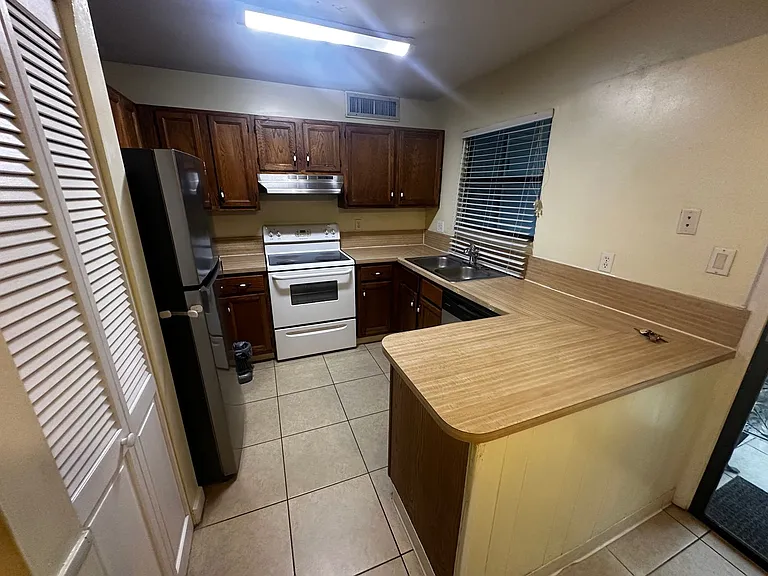 2811 SW Archer Rd #Z251 — Photo 4
