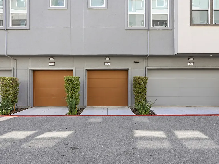 569 Yale Way — Photo 30