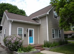 1105 N Hickory St, Owosso, MI 48867