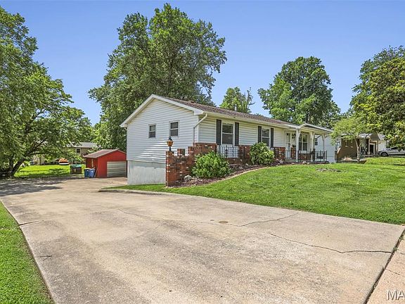 2nd image of 822 Harvard Dr
