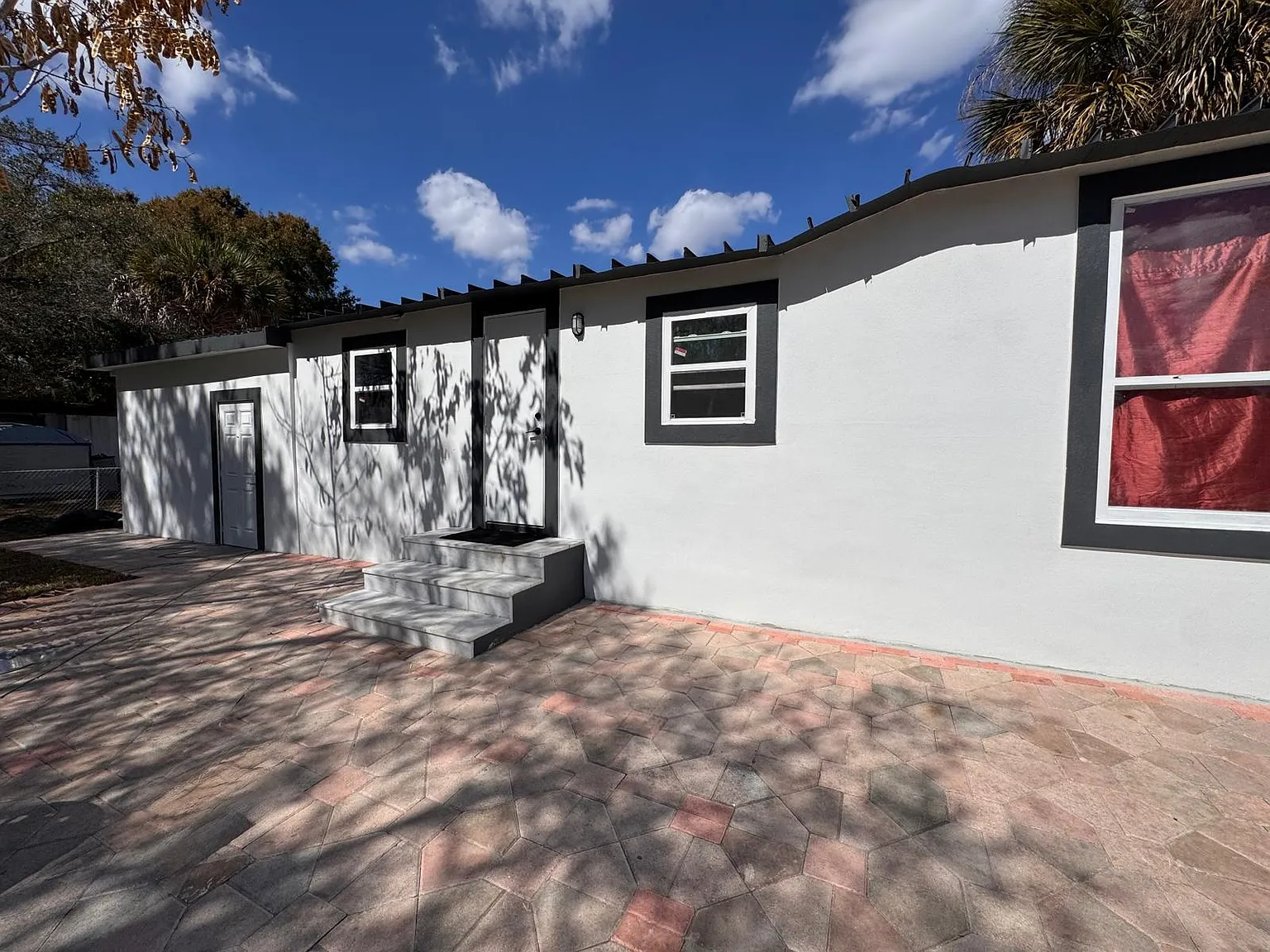 3 bed, 2.0 bath, 520 sqft, $1,800 — Photo 2