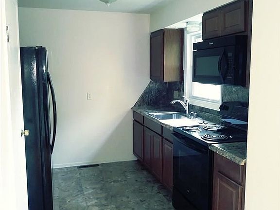 3rd image of 191 Kenwood Ave