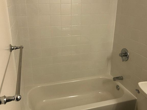 4th image of 1687 Pensacola St APT 402