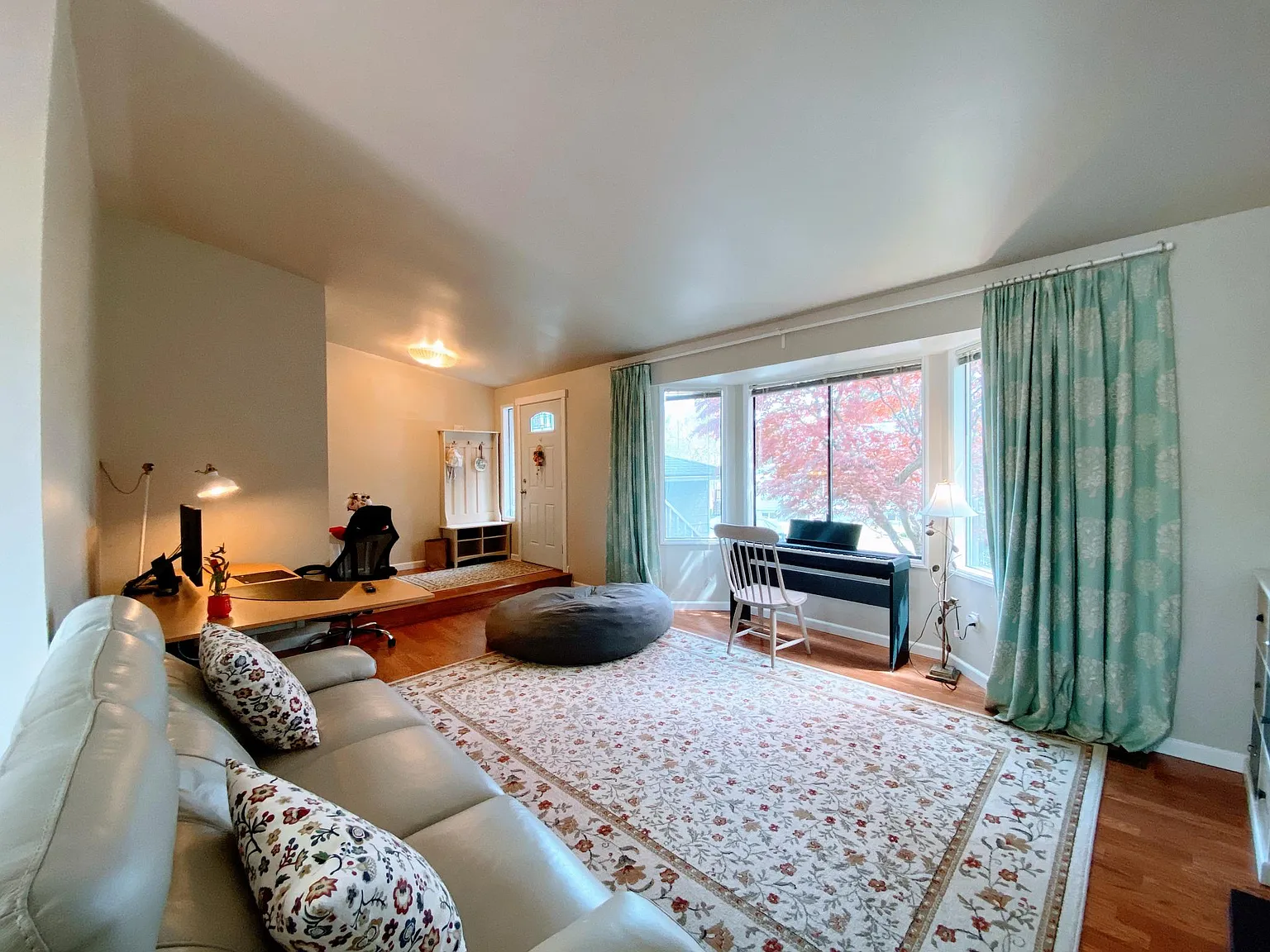 3 bed, 2.5 bath, 1650 sqft, $3,300 — Photo 4