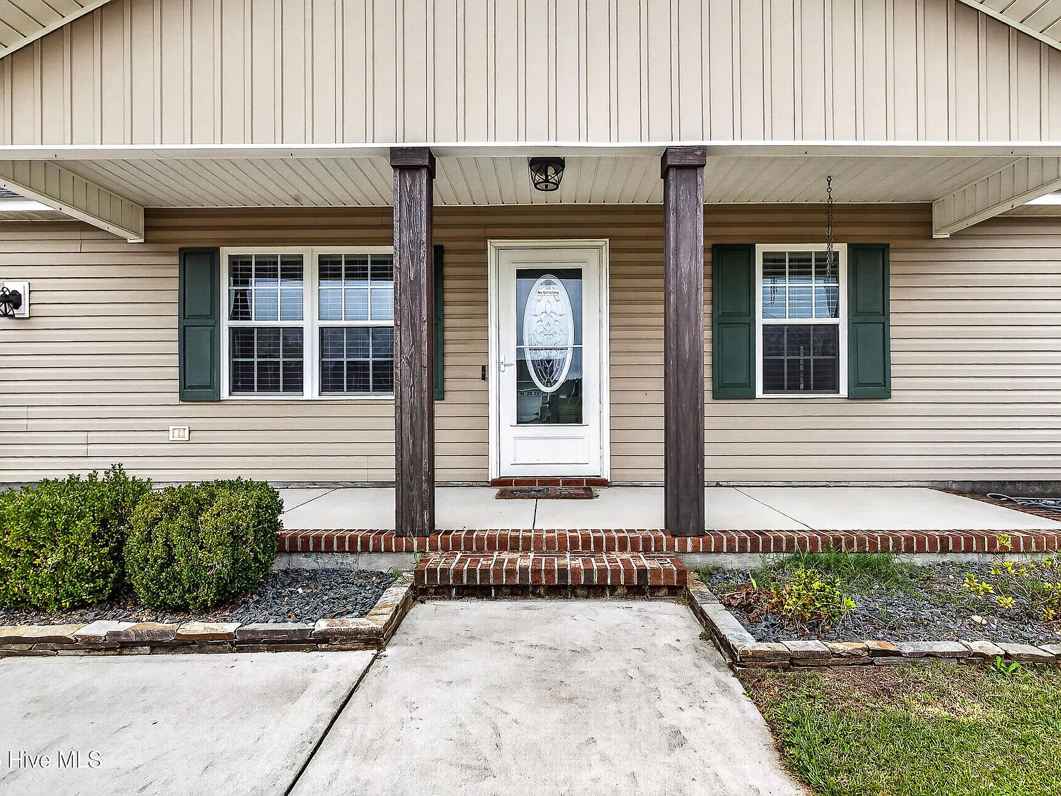3 bed, 2.0 bath, 1680 sqft, $1,800 — Photo 4