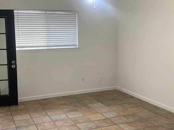 4th image of 1308 Johns Dr