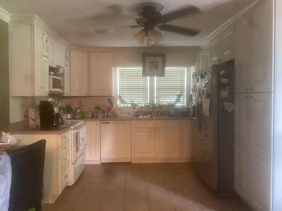 2nd image of 312 College St