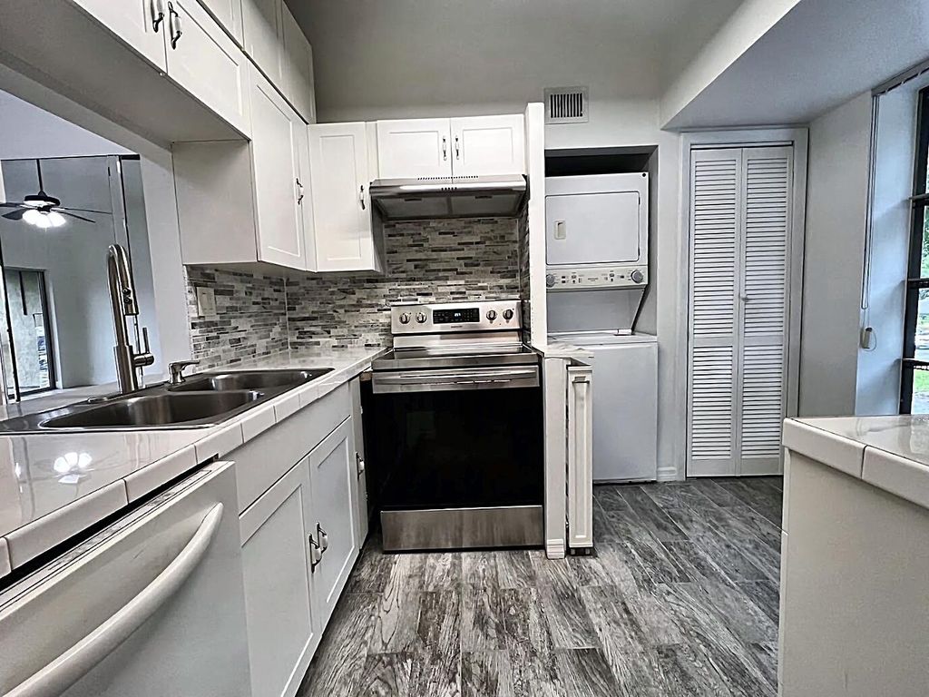 719 GARDENS Drive #206, photo 7