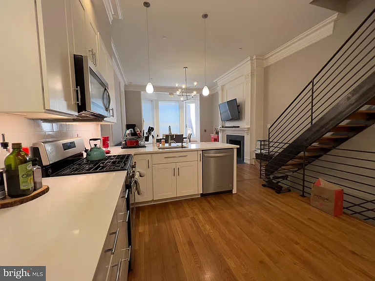 2126 Locust St #1R — Photo 3