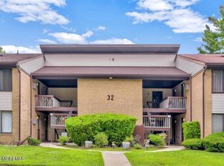 32 Meadow Green Cir UNIT H, Manalapan, NJ 07726