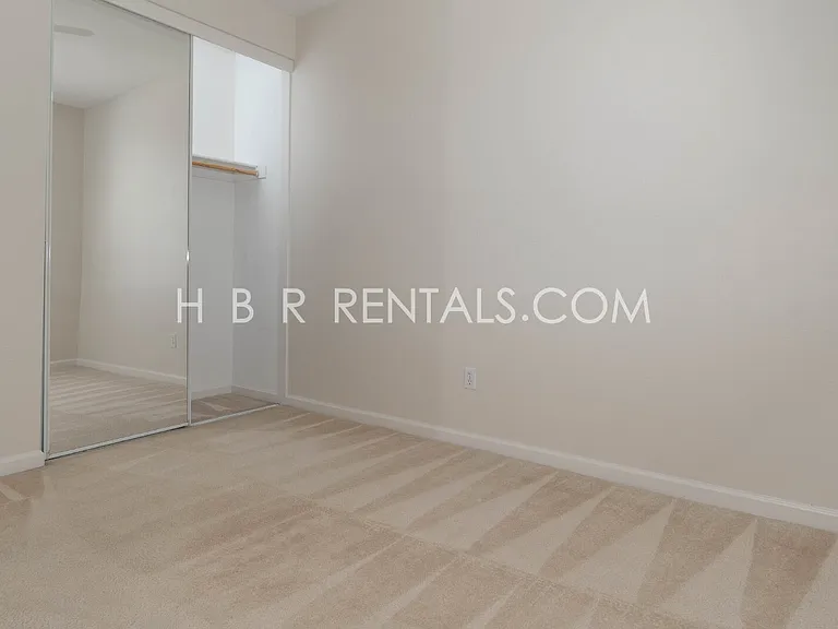 2417 Veneto Ln — Photo 33