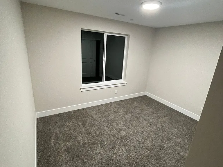 1401 Hardcastle Ave — Photo 9