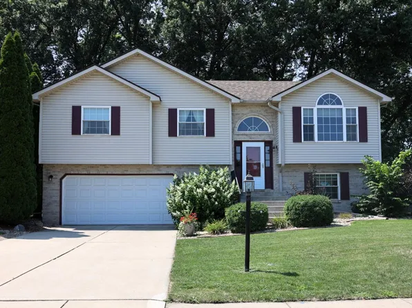 777 Essex Dr, Porter, IN 46304
