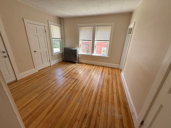 5th image of 28 Davis Ave #1
