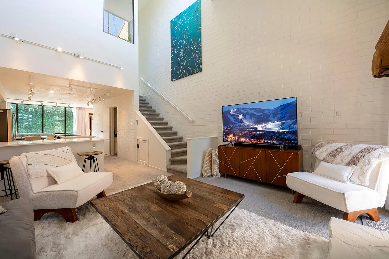 2 bed, 2.5 bath, 1260 sqft, $2,900 — Photo 1