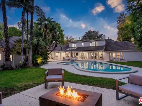 15405 Valley Vista Blvd, Sherman Oaks, CA 91403