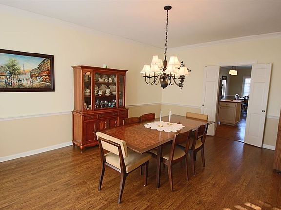 5th image of 8462 Drury Ln