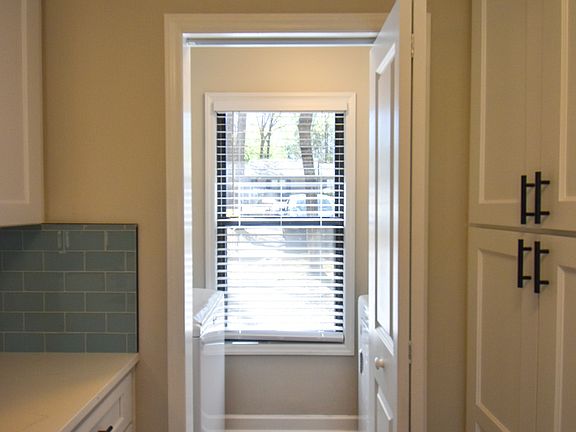 4th image of 376 Tall Oaks Trl #376