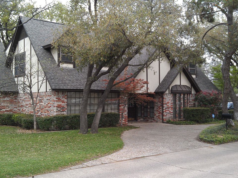 1501 Scots Wood Dr