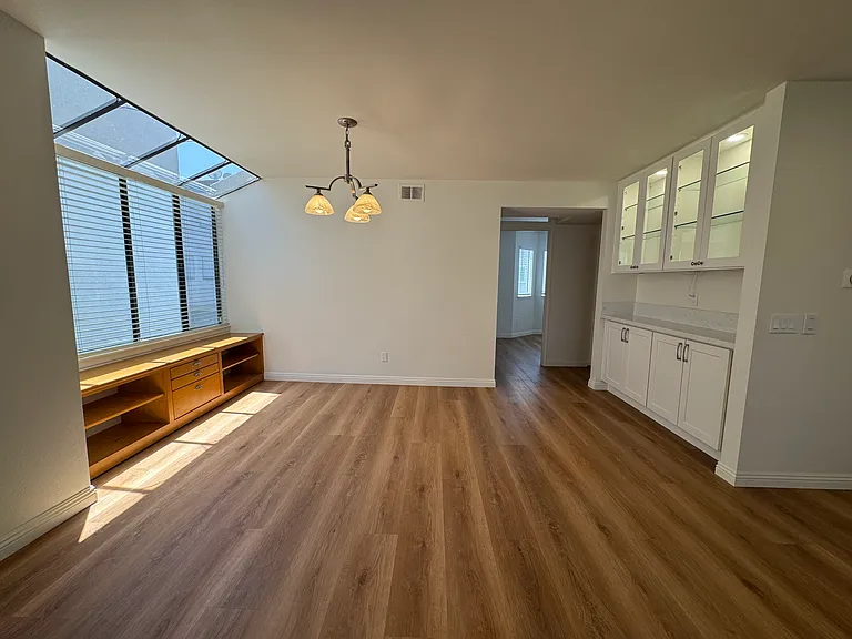 606 E Workman St — Photo 6