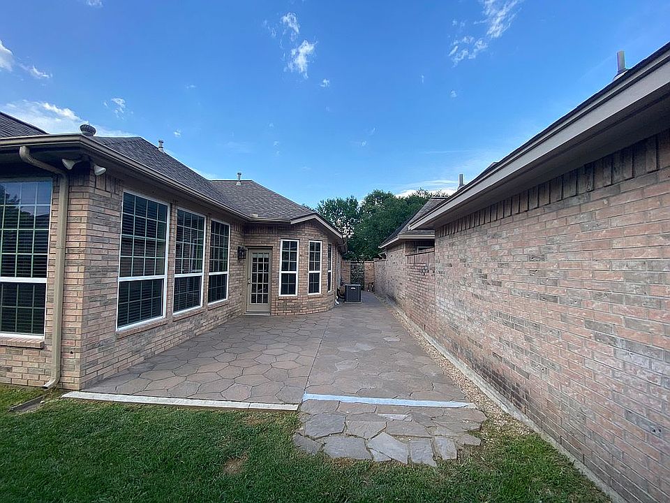 1st image of 2623 N Strathford Ln