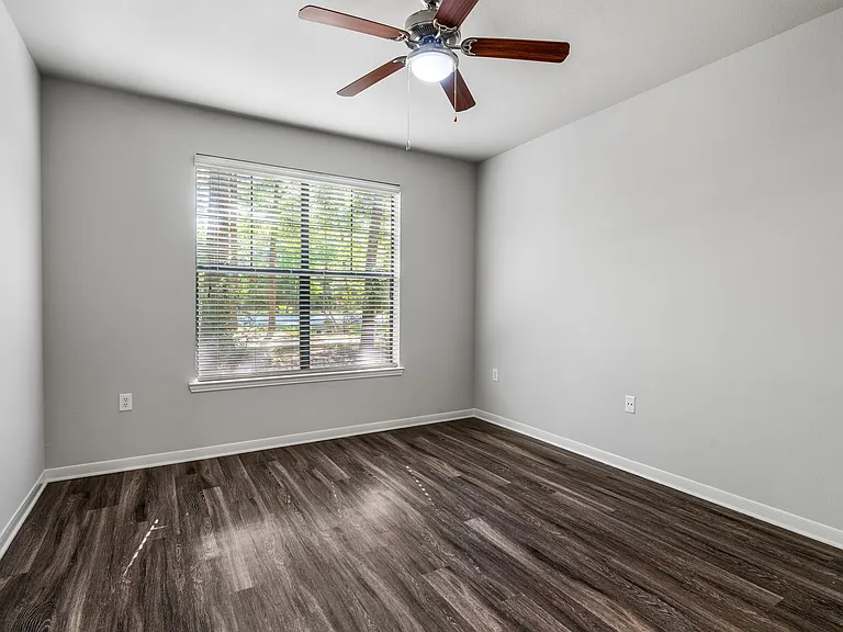 Bedroom w/ Ceiling Fan