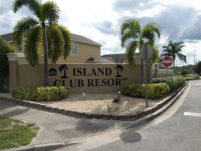 511 Coconut Palm Way — Photo 2