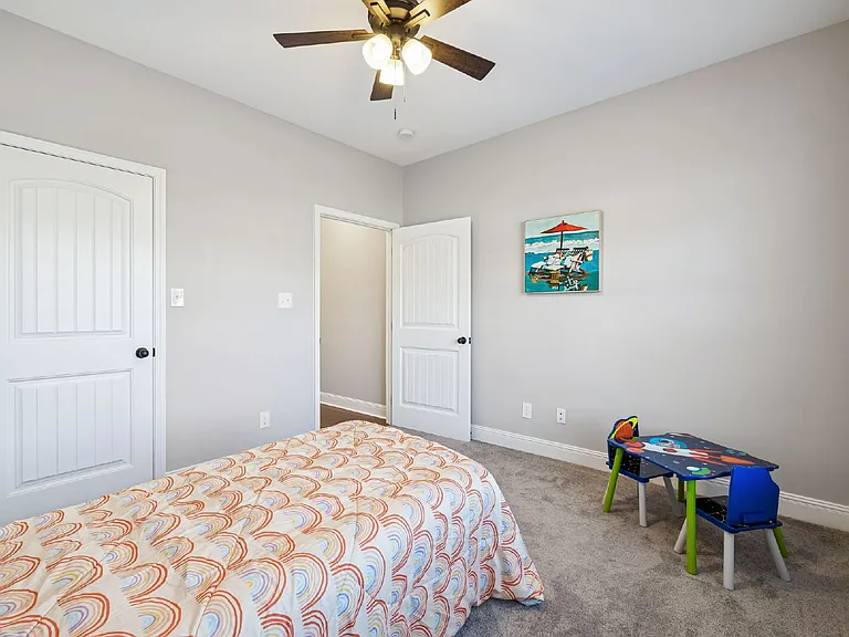 207 Bedford Ct — Photo 15